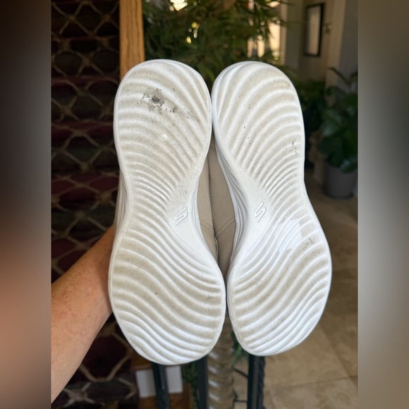 Skechers women’s boat shoe very good condition size 10, beige plush comfort - Picture 8 of 13